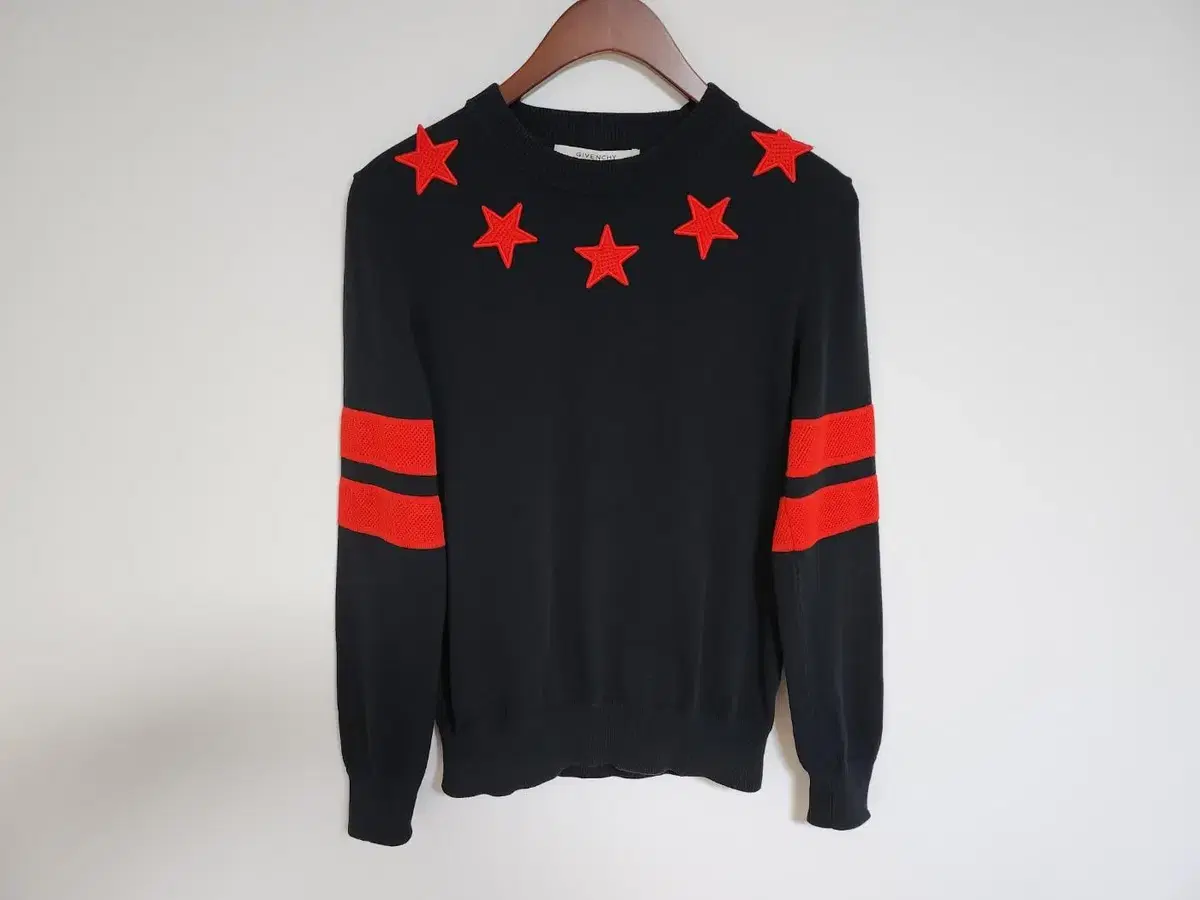 [XS] Givenchy Black Red Starpatch Embroidered Top 7504 510