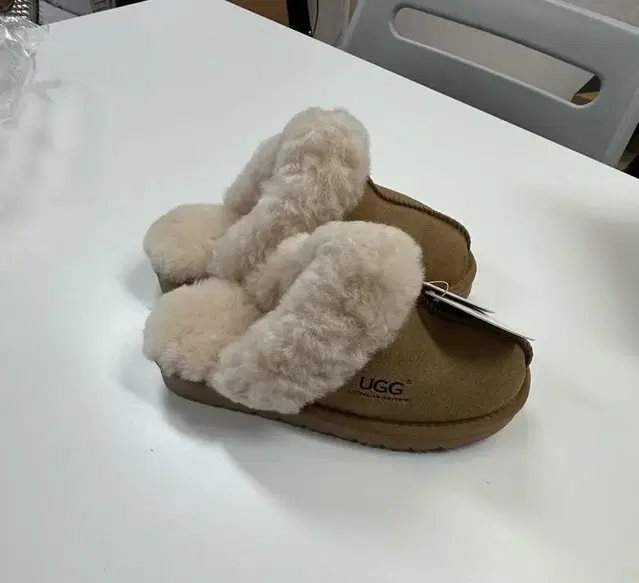 호주UGG 키즈 털슬리퍼 215mm팜 새것