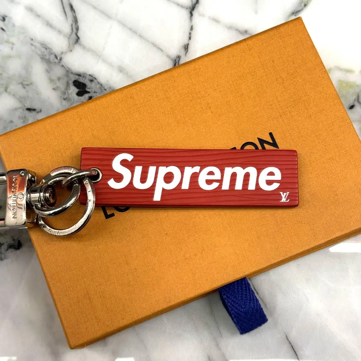 [New] Louis Vuitton X Supreme Red Logo keyring OS full