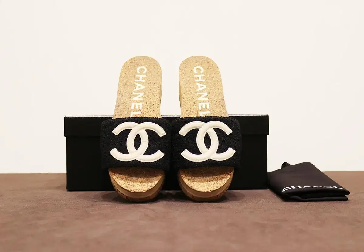 [착한중고명품부산점] Chanel CCLogo Cork Slide Mules G35799 A+