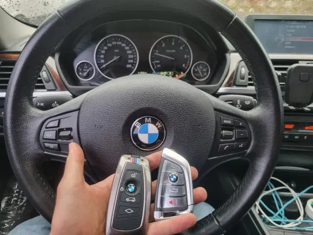 BMW 차키 먹통 고장 분실 당황하지말고 연락주시면 출장 제작 갑니다.