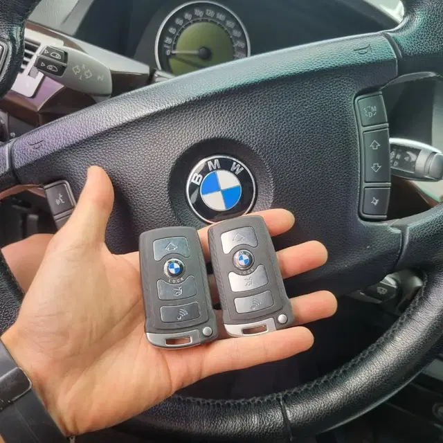 BMW 차키 먹통 고장 분실 당황하지말고 연락주시면 출장 제작 갑니다.