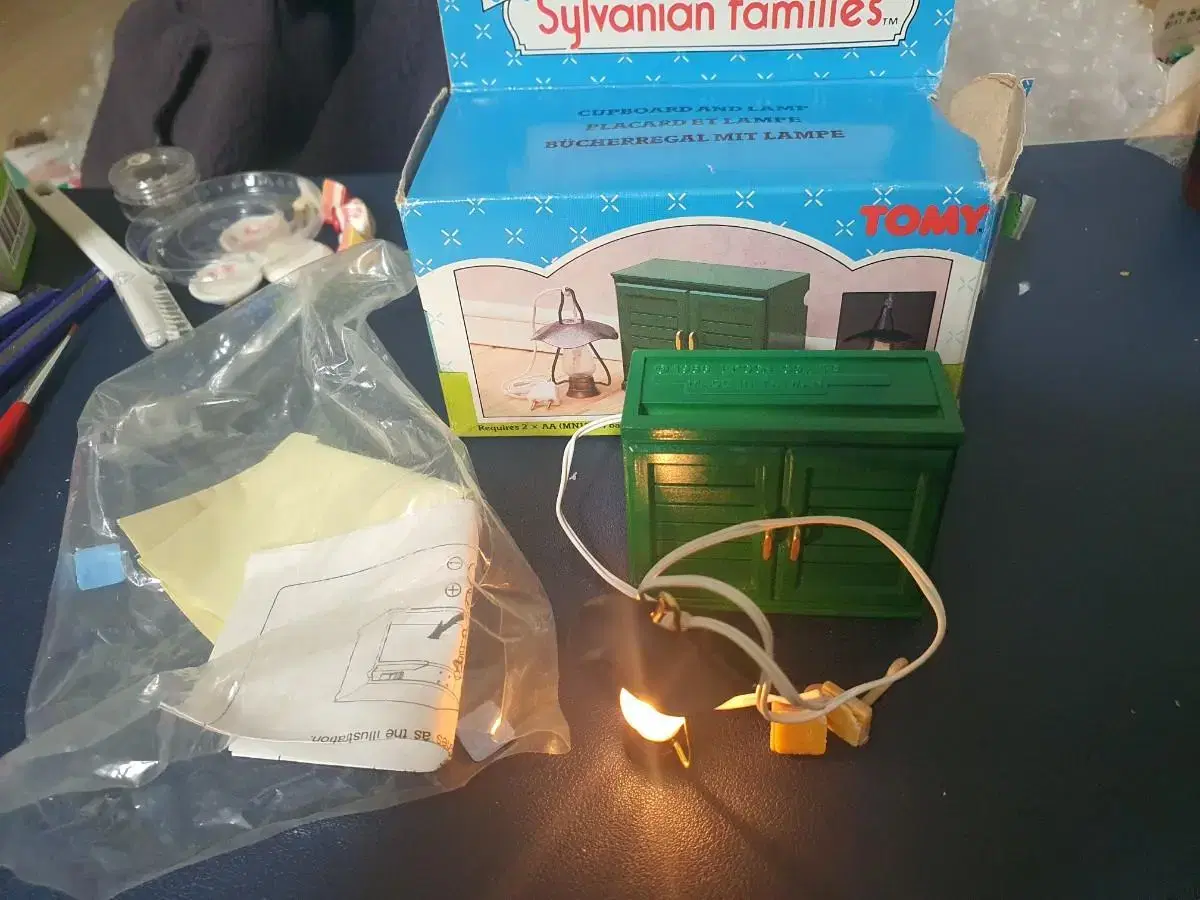 Sylvanian Family Old Rare Green Furniture 80s Cupboard and Lamp<급전>