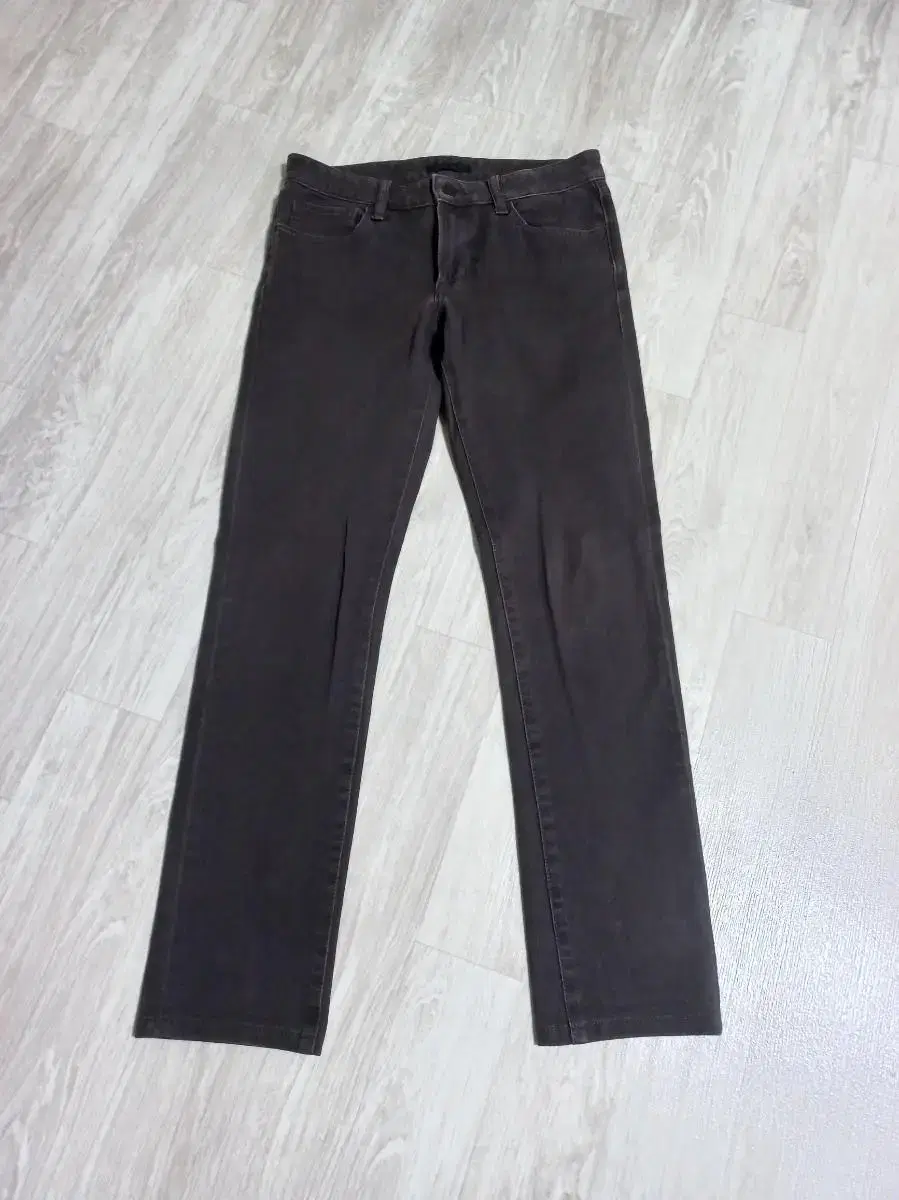 (28)Uniqlo Jin Brown Slim Fit Denim Pants