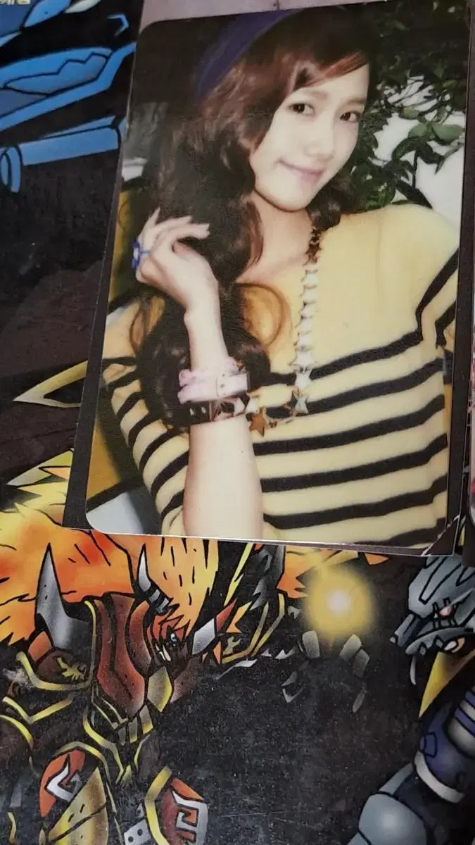 Girls Generation Oh YoonAh sells photocard