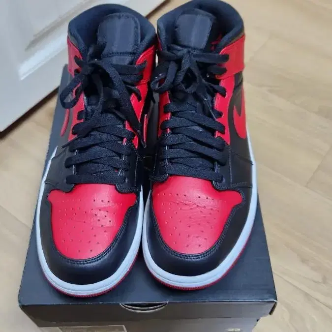 나이키 조던1 미드 브레드 (Jordan 1 mid bred) 265