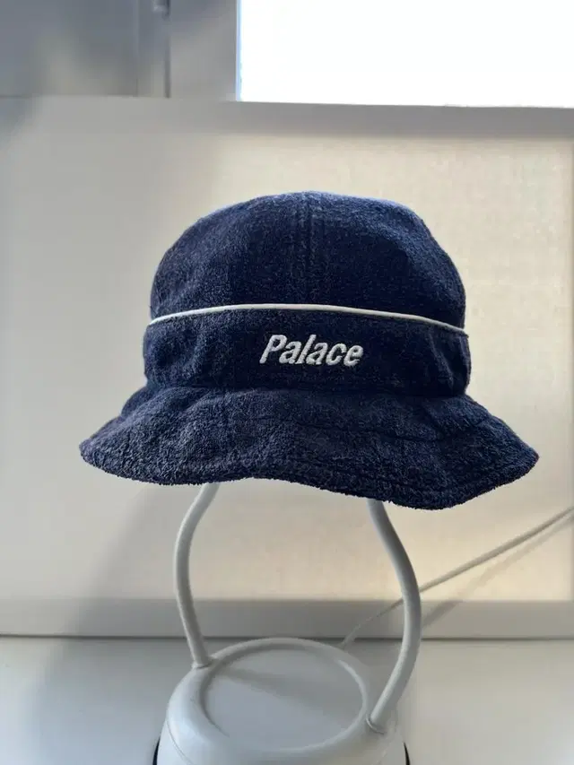 Palace 팔라스 버킷햇