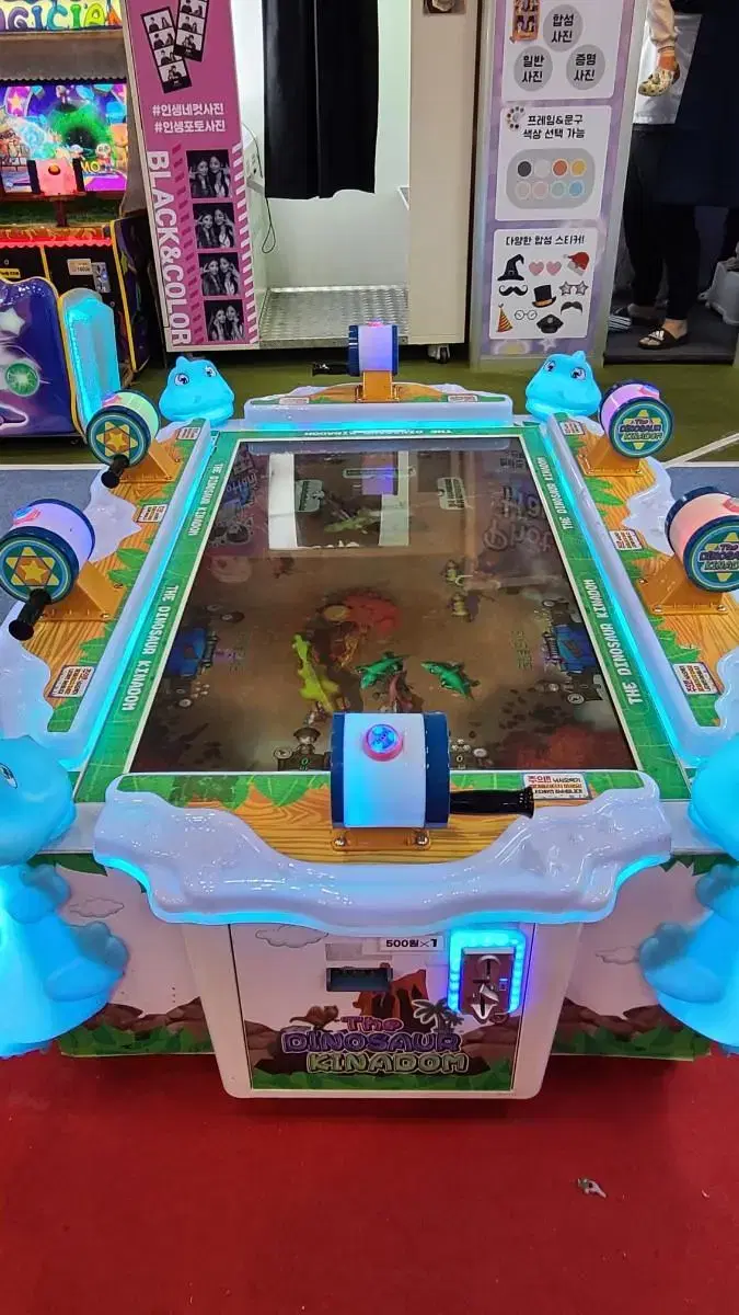 The Nayeonosaurus Keena Dome Dinosaur Game Machine Dinosaur6players