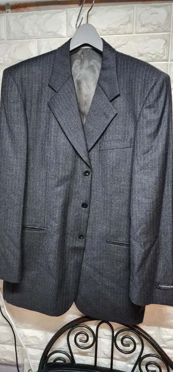 Men's suit jacket over jo Amount of two