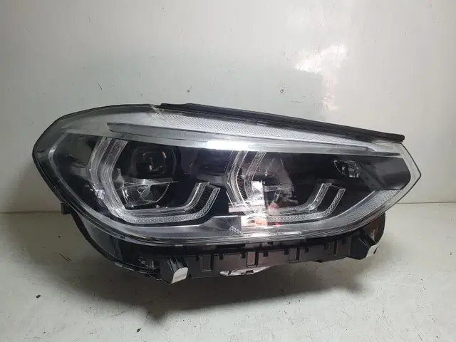 BMW X3 G01 라이트 통 조수석 7466120