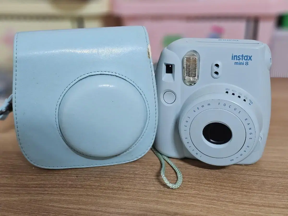 Instax Mini8 polaroid Camera