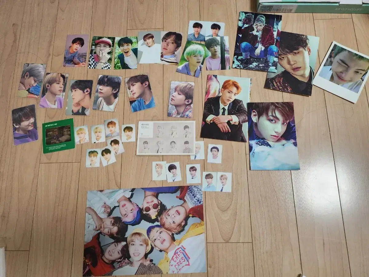 I'm selling my photocards in bulk, please buy them....