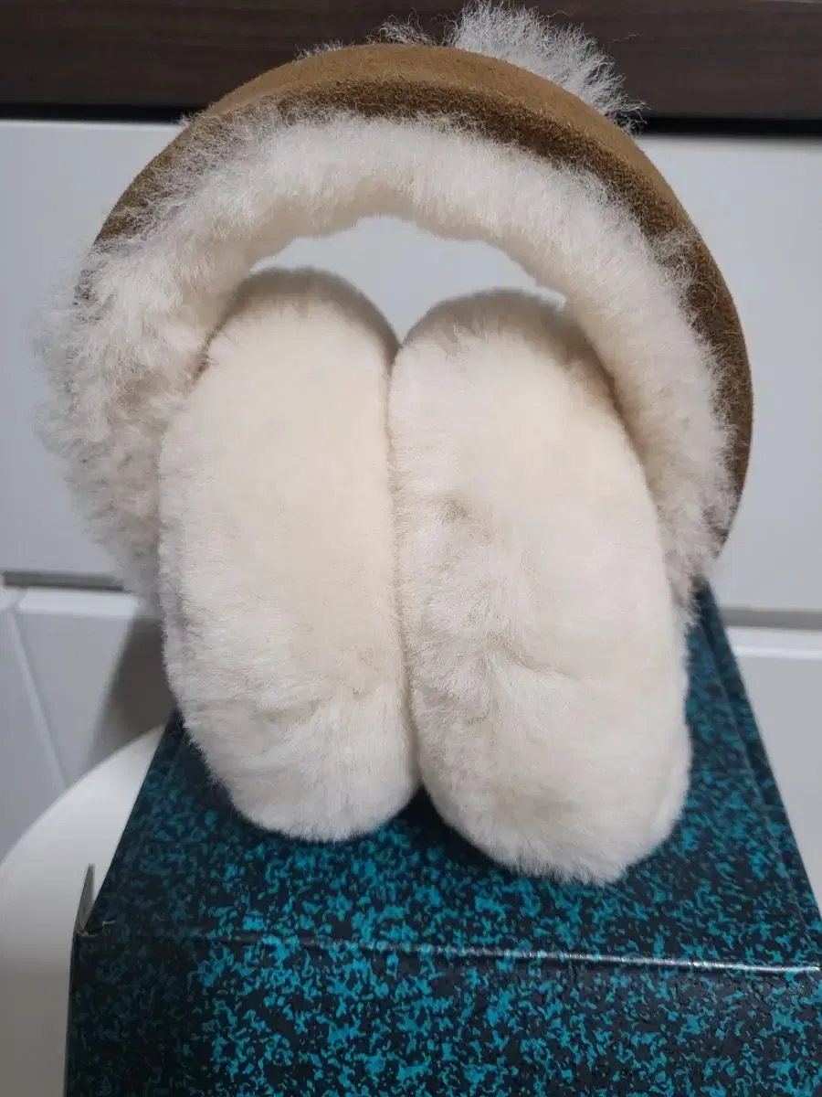 (BOX NEW) EMU Earmuff Earmuff Earmuff Eardrops