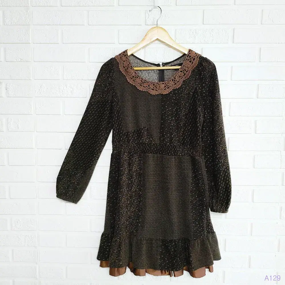 (Size 44) Girlish knitted ornament ONEPIECE (A129)