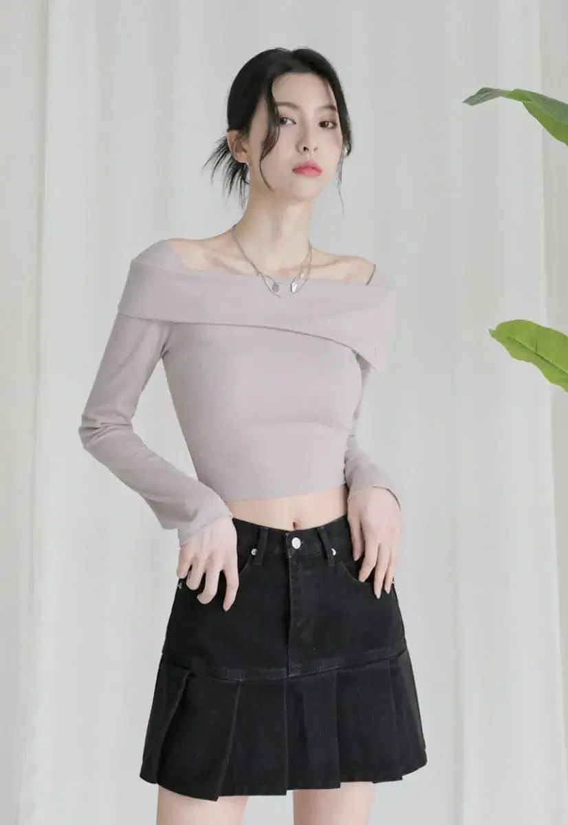 어반드레스 오프숄더 티 베이지 Beauty shoulder t-shirt