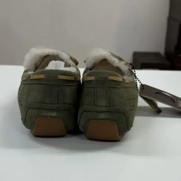 호주UGG 양털 모카신 245-250mm팜 새것