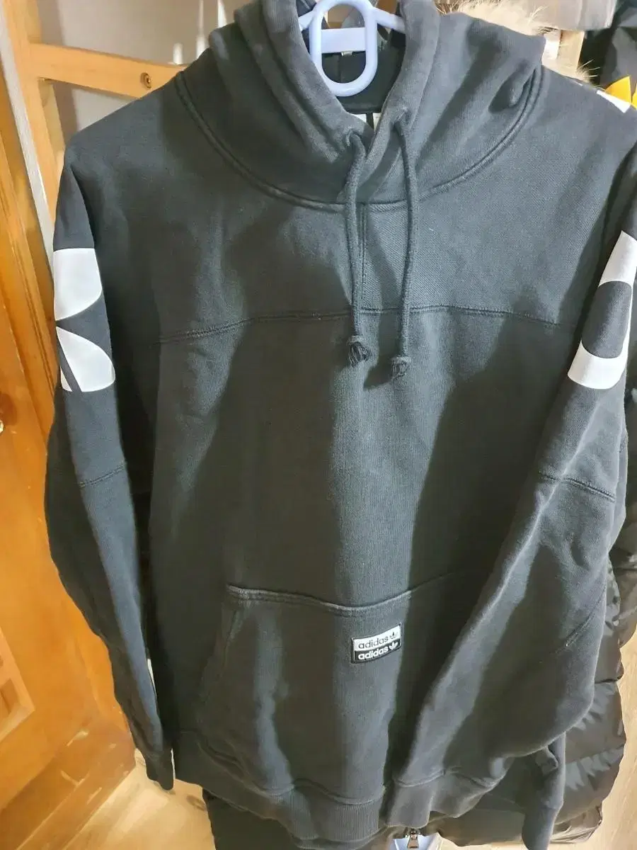 Adidas hoodie L 100 in good condition and clean