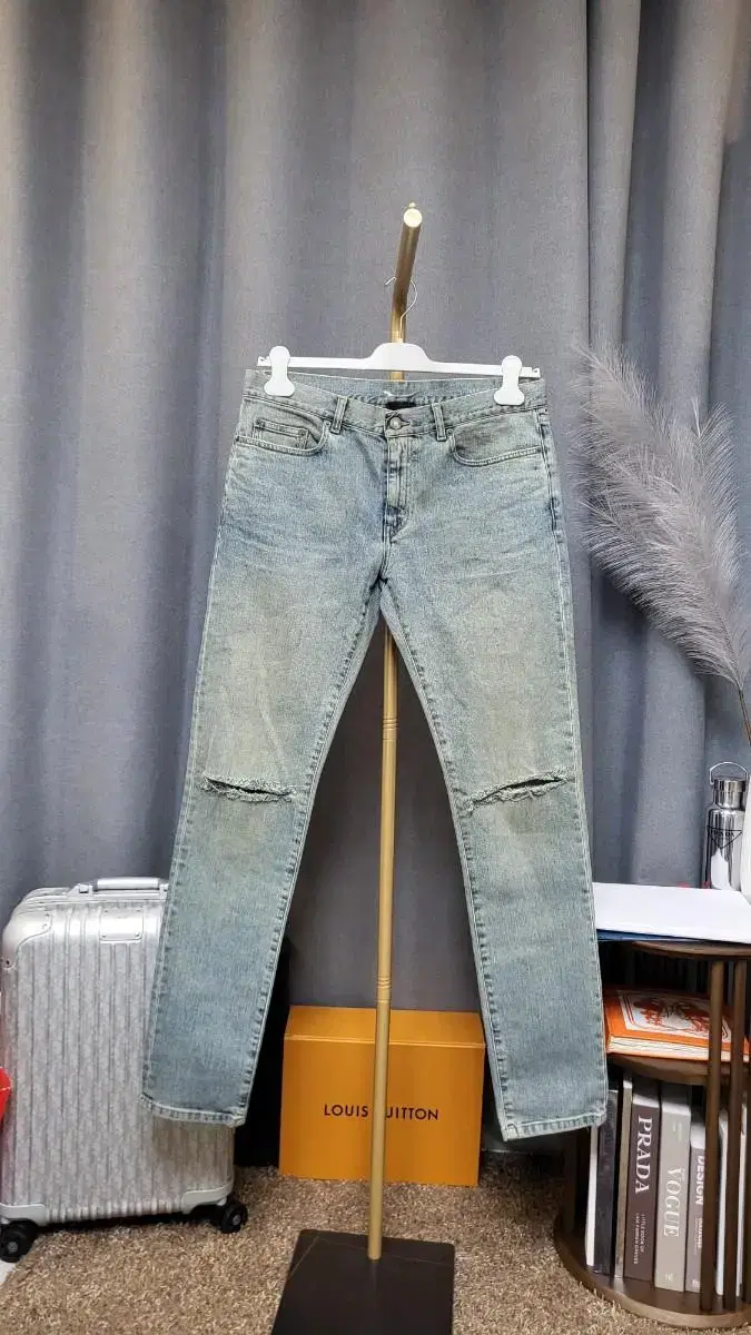 15Ed) Saint Laurent Washed Cut 5-Pocket Denim Pants