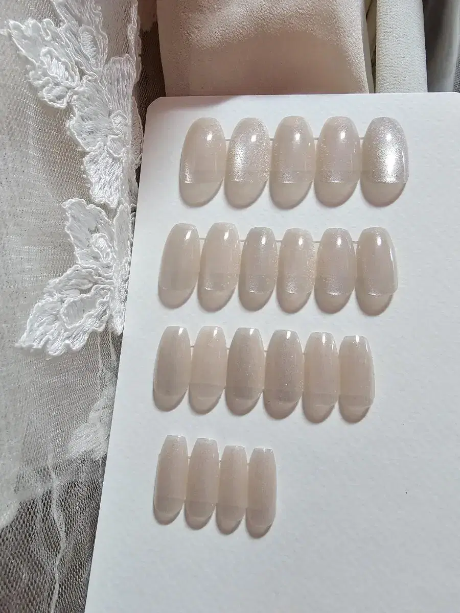 Beige magnetic gel nail tip