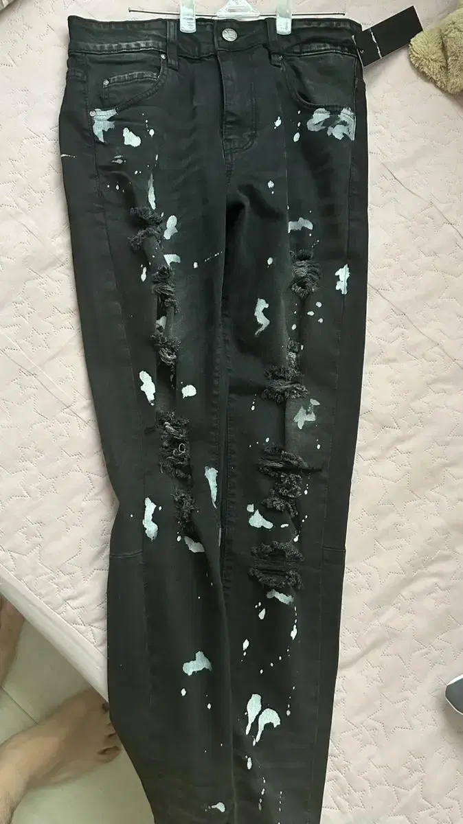 (Size 30)Black Leg Splattered Jeans