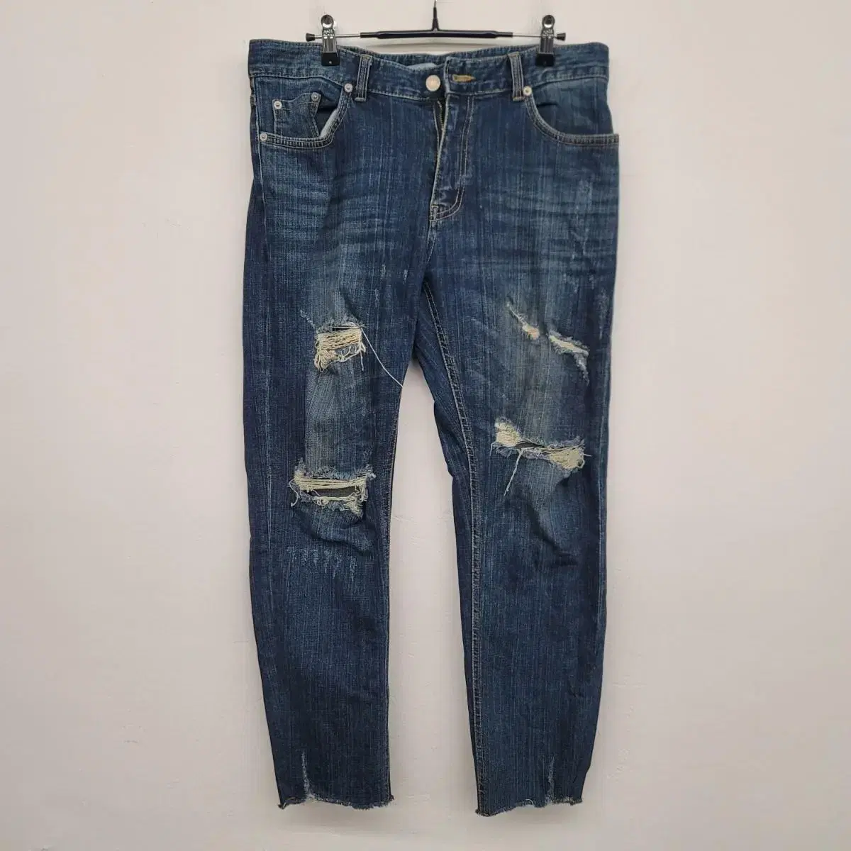 [size 32] Nine Hertz Damage Wash Span Denim Pants for sale.