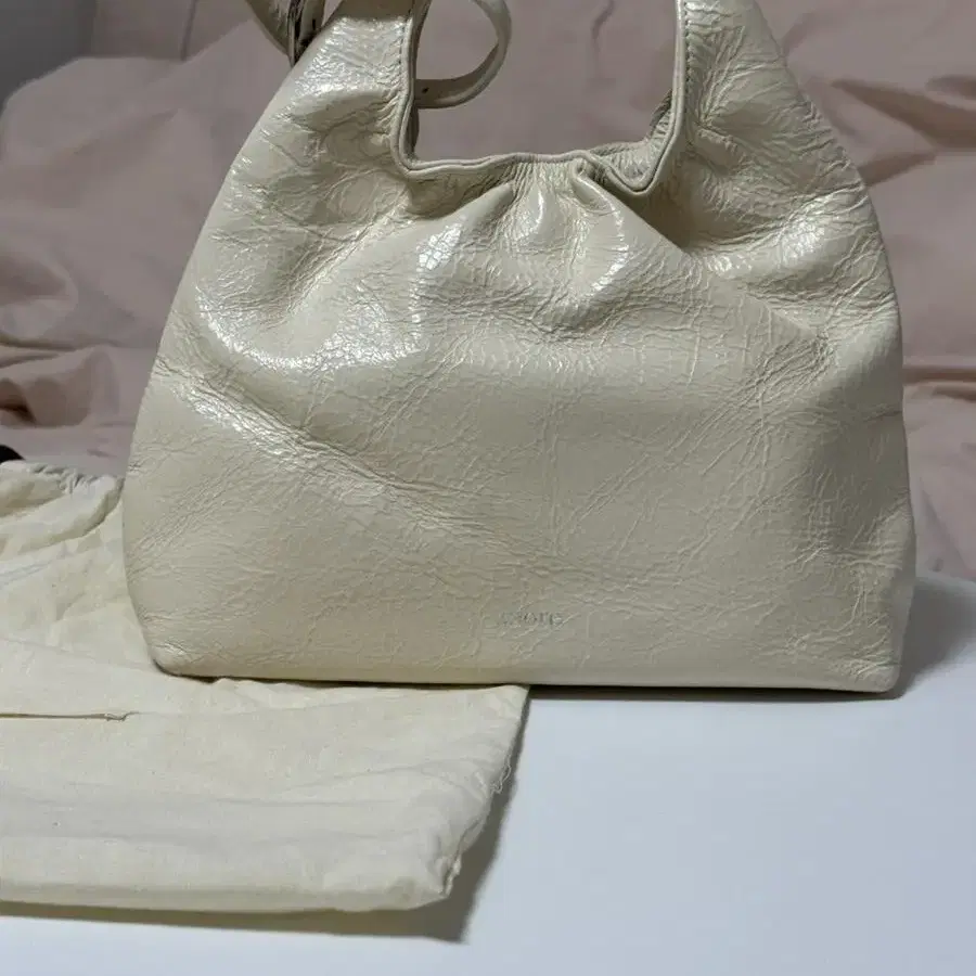 아호르 Joy Pearl bag