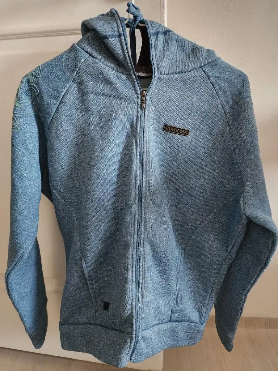 Zip Zip Up (Blackyak)