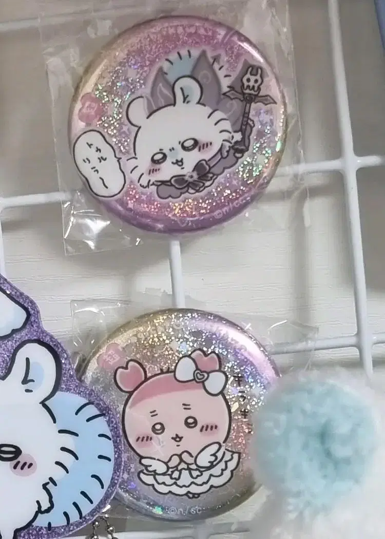 Unsealed) Chiikawa Momonga Kani Super Magical Can Badge