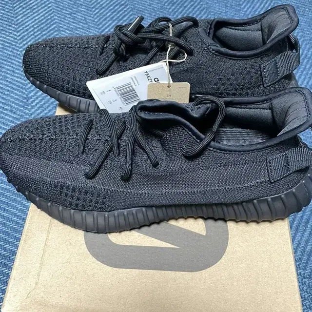 ADIDAS Yeezy Boost 350 V2 Onyx