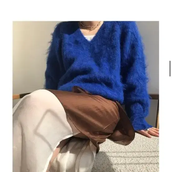 딥뮤즈 Table V-neck Knitwear blue 새상품