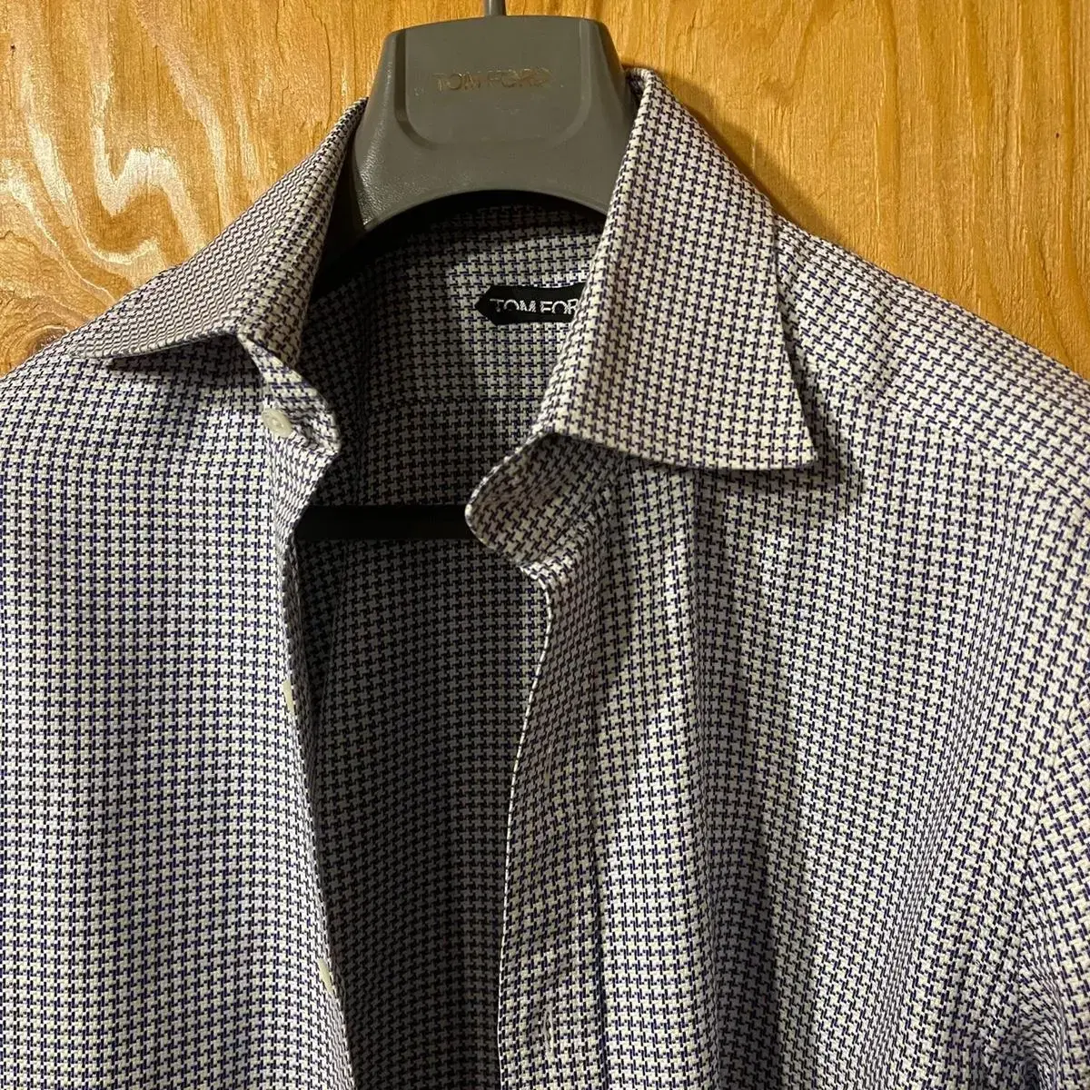 Tom Ford dress shirt sell does %.