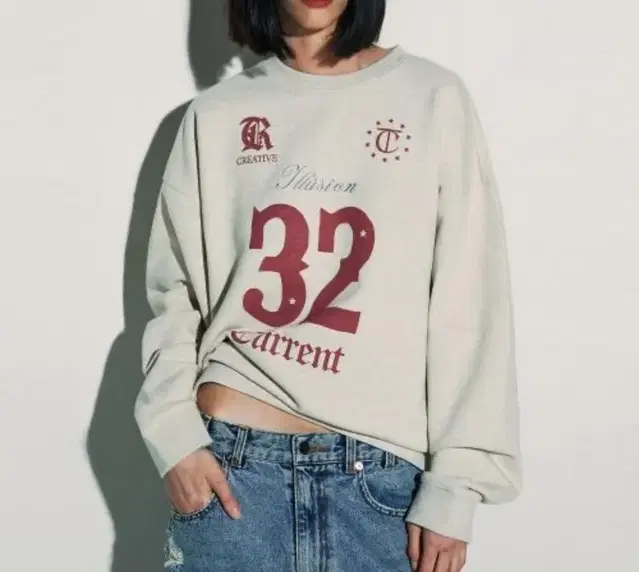 커렌트 맨투맨 32 FOOTBALL SWEATSHIRT 아이보리