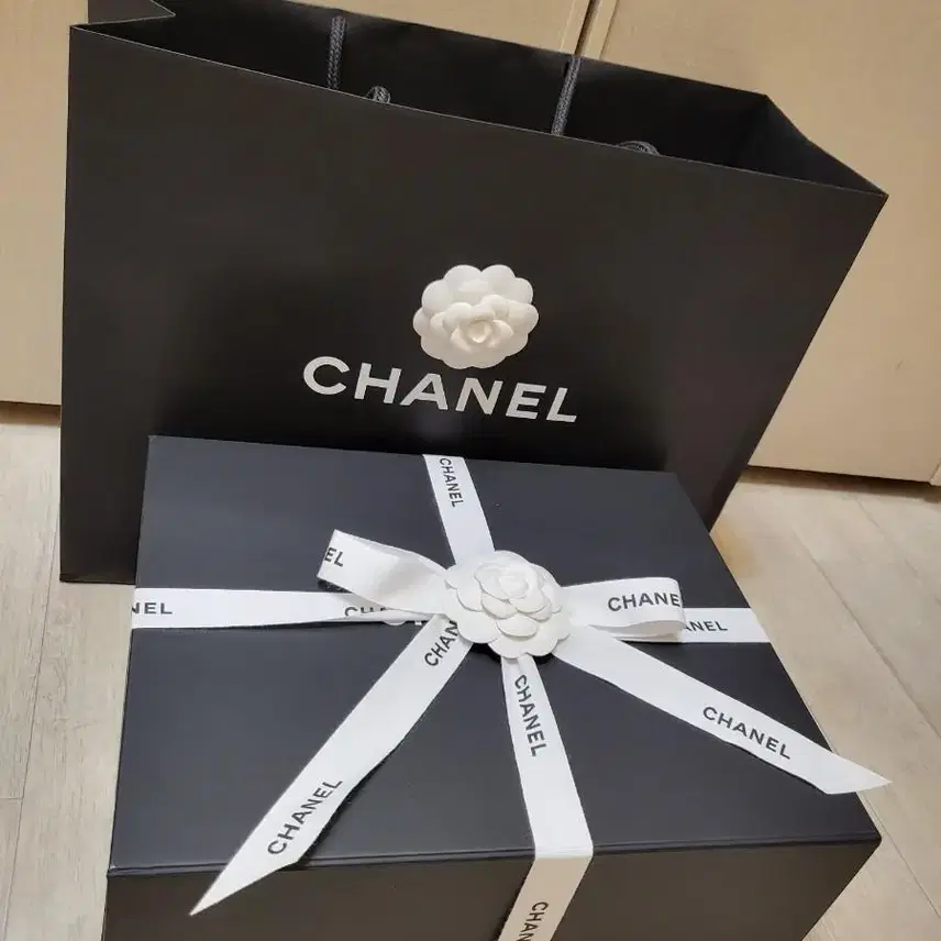 샤넬 31 미니 쇼핑백 블랙 유광 샤이니 카프스킨 샴페인 골드 사진 7