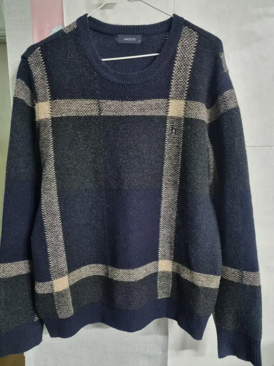 Hedges Knit Sweater Size 100