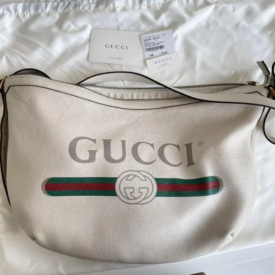 Gucci 로고 프린트 반달 호보백