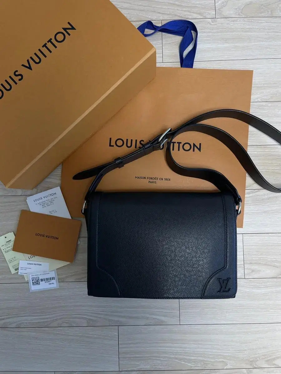 루이비통 (louisvuitton) 뉴 플랩 메신저 느와 M30807 블