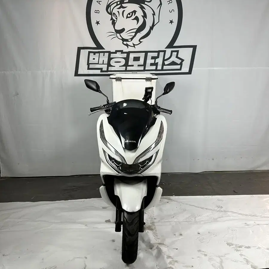 배달입문가성비 깔끔한화이트 19년식 pcx