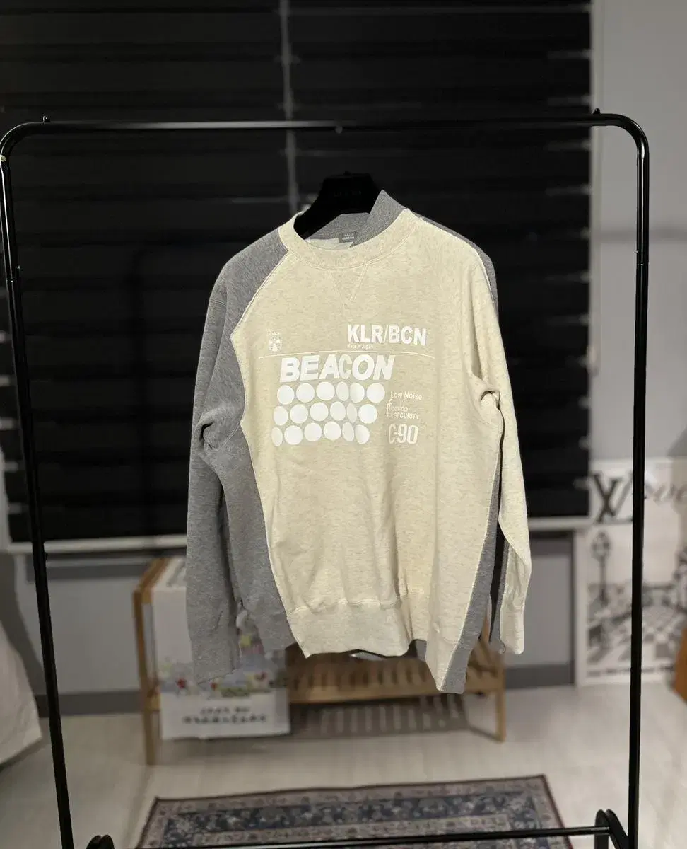 (3) Calabicon Separate Logo Sweatshirt Gray