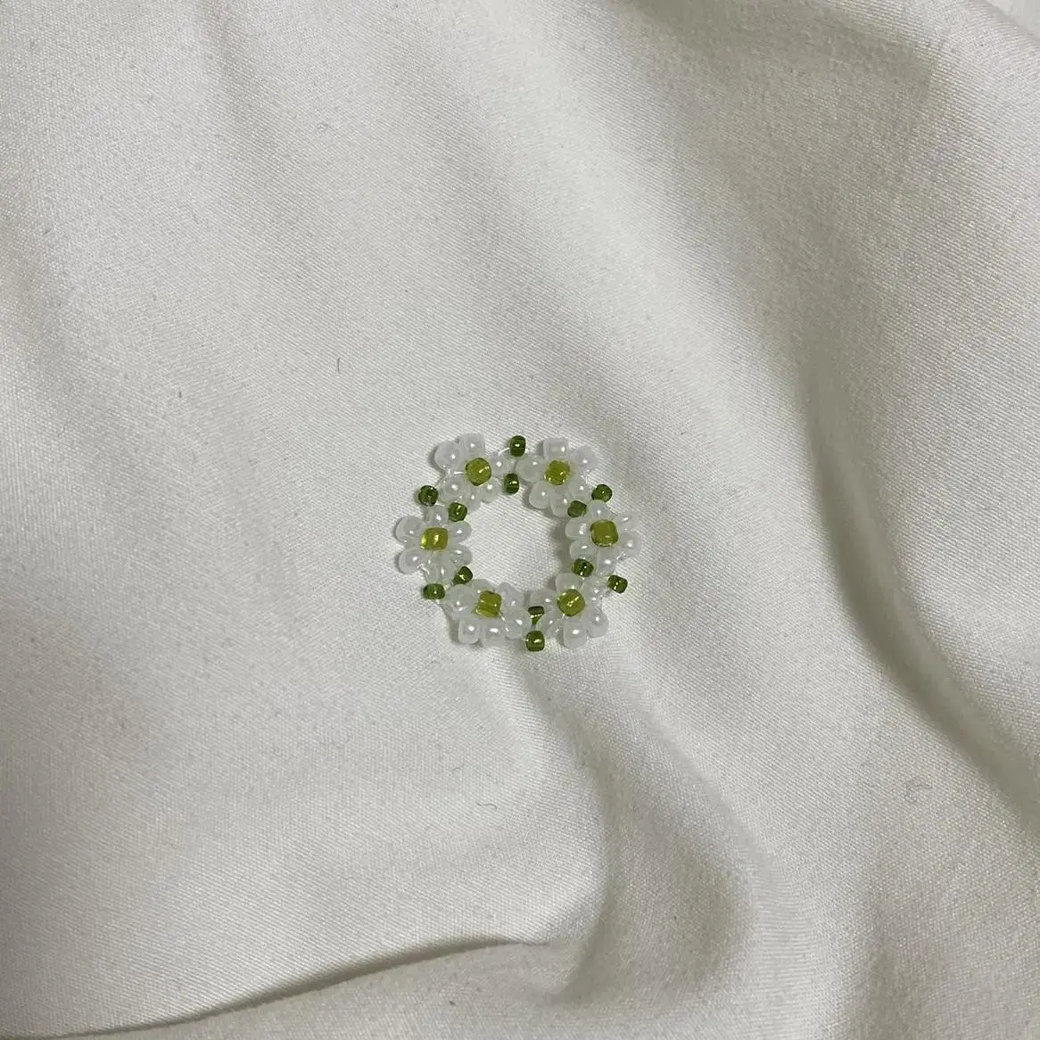 *Handmade* White Green flower ring