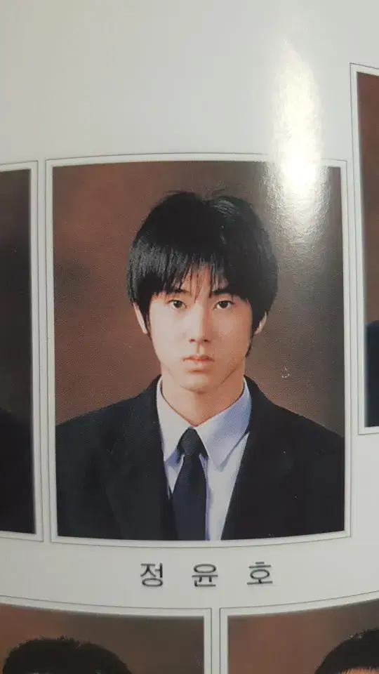 TVXQ u-know yunho sells yearbooks