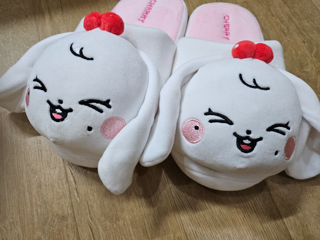 ive minive cherry slippers jang wonyoung wts for sale