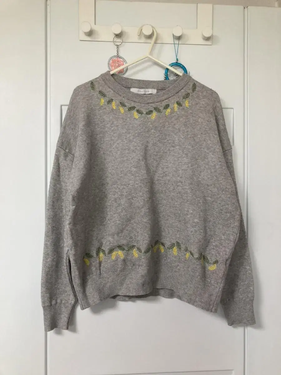 Gray knit sweatshirt