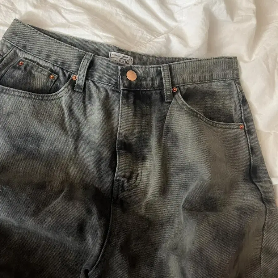 오피엠 vintage spot washing denim pants