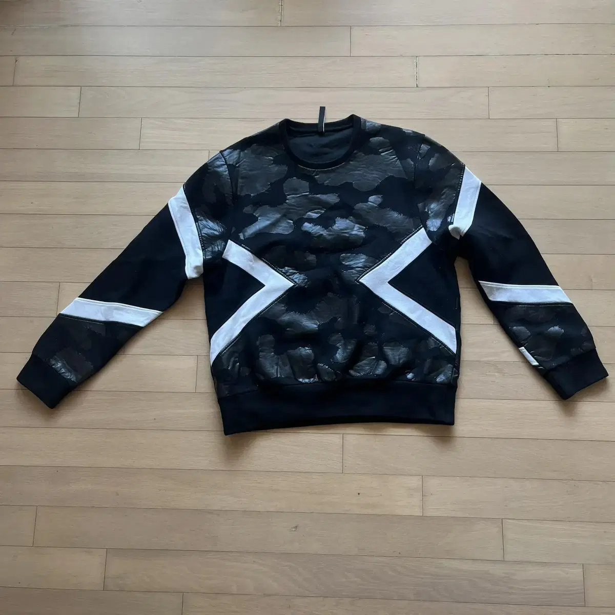 Neil Barrett neoprene patterned topSize M Neil Barrett