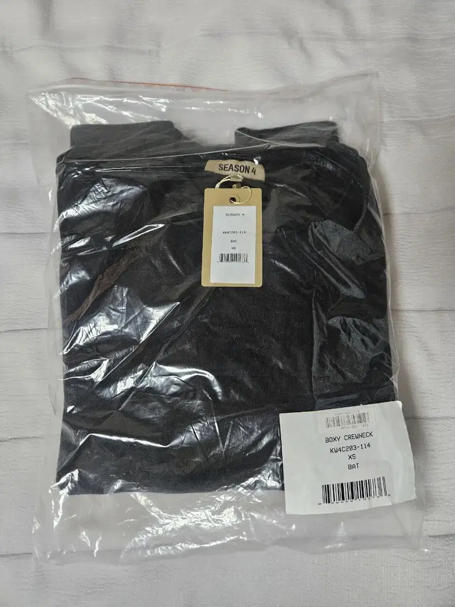 [XS] e.ji, Season 4, Calabasas Crewneck, Black