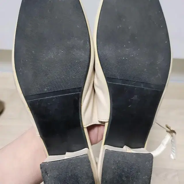 정품 CHAKAN SHOES 아이보리 슬링백 240mm