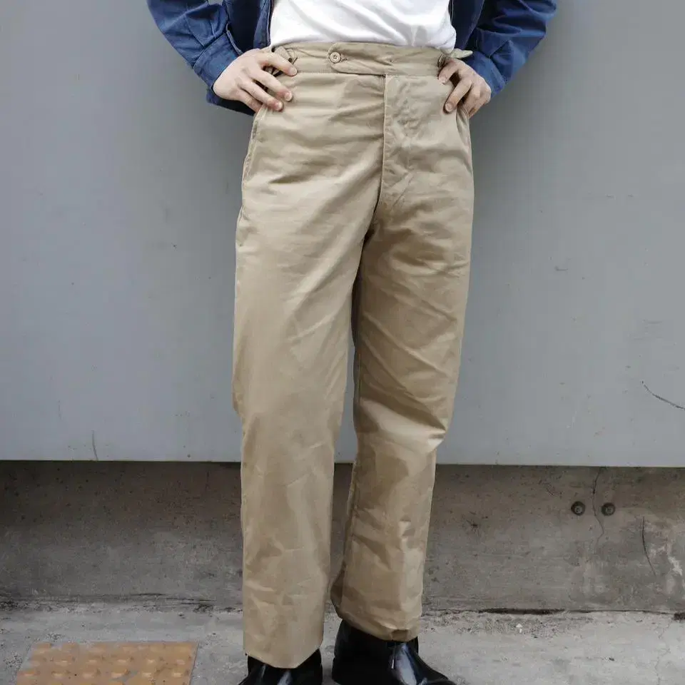 90s pakistan army chino trousers