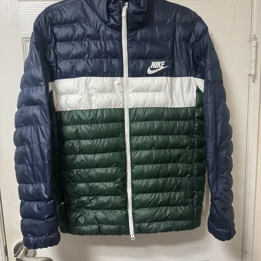 NIKE 점퍼(L,100) 팝니다.