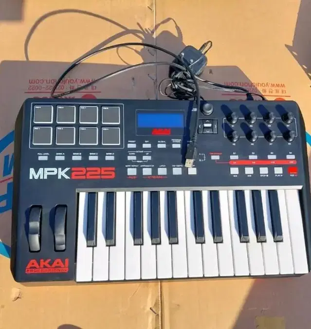 AKAI mpk225 키보드 컨트롤러