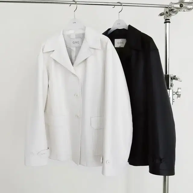 ORE 오어 faux leather jacket white